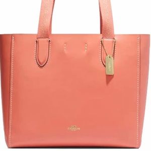 ✨Beautiful Coach Darby Tote in light coral✨